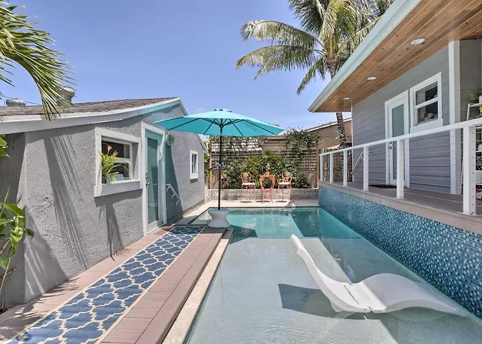 Heated Saltwater Pool + Bar: Del Ray Cottage!